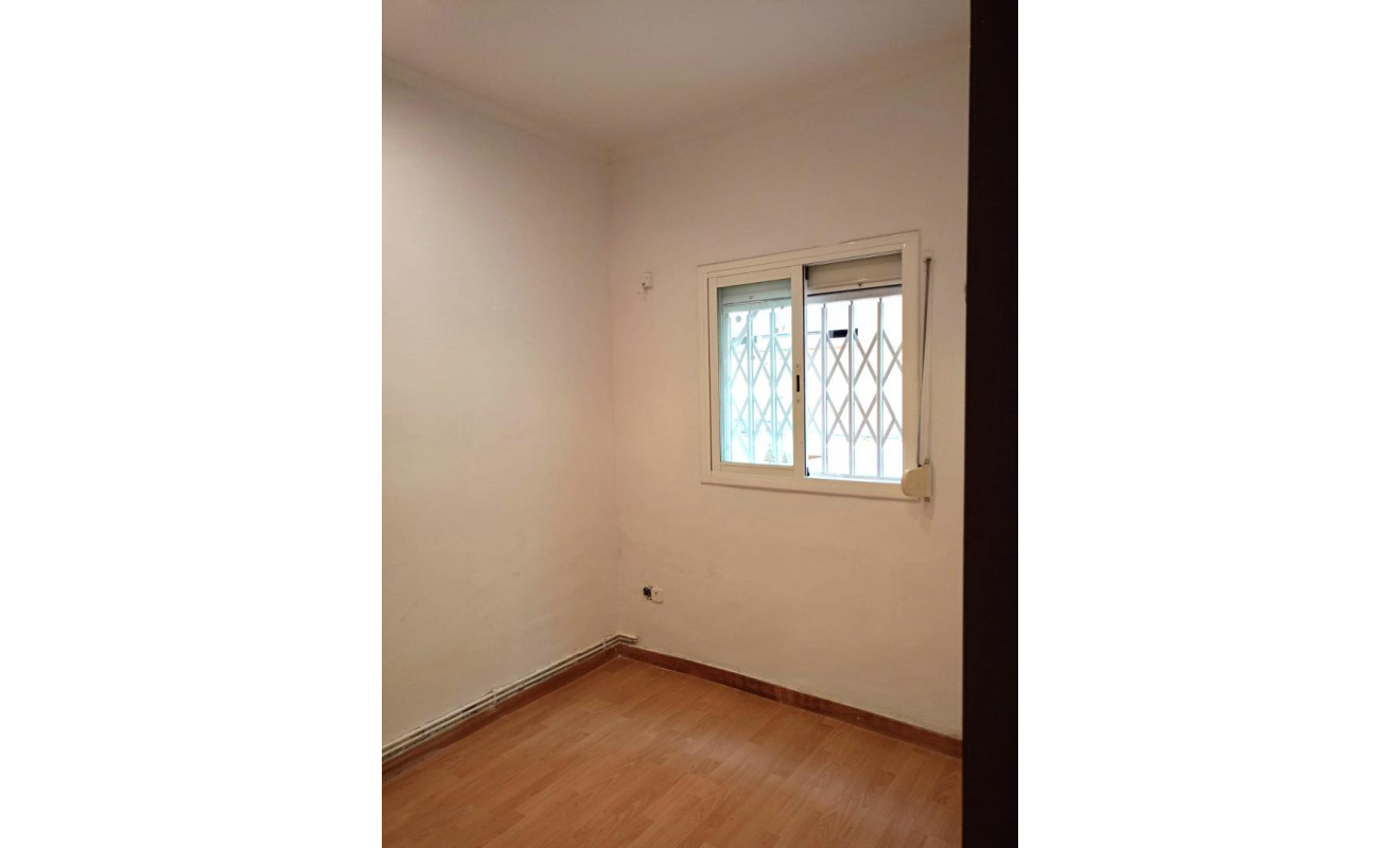 Reventa - Bajos con jardin - Barcelona - Horta - Guinardó / El Guinardó