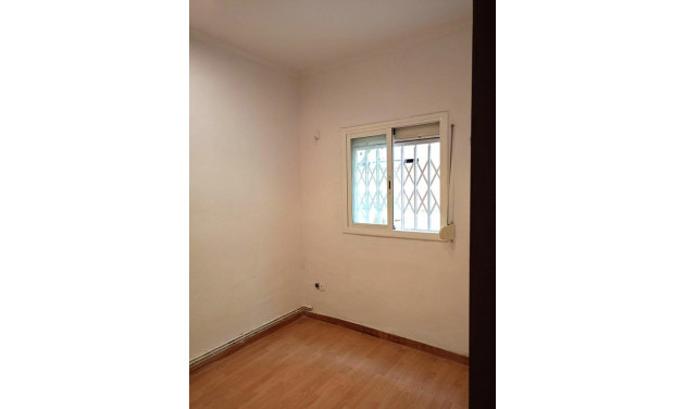 Reventa - Bajos con jardin - Barcelona - Horta - Guinardó / El Guinardó