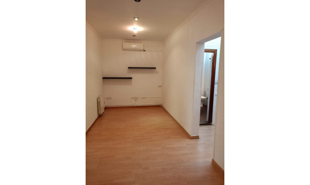 Reventa - Bajos con jardin - Barcelona - Horta - Guinardó / El Guinardó