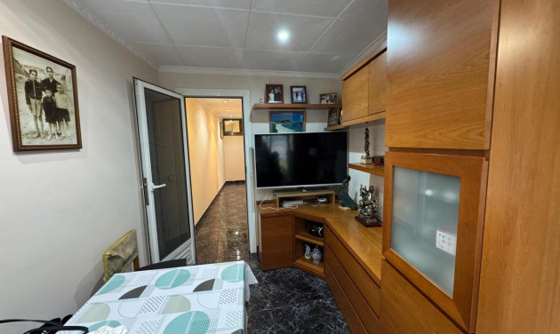 Reventa - Apartamento / piso - Santa Coloma de Gramenet - Santa Rosa