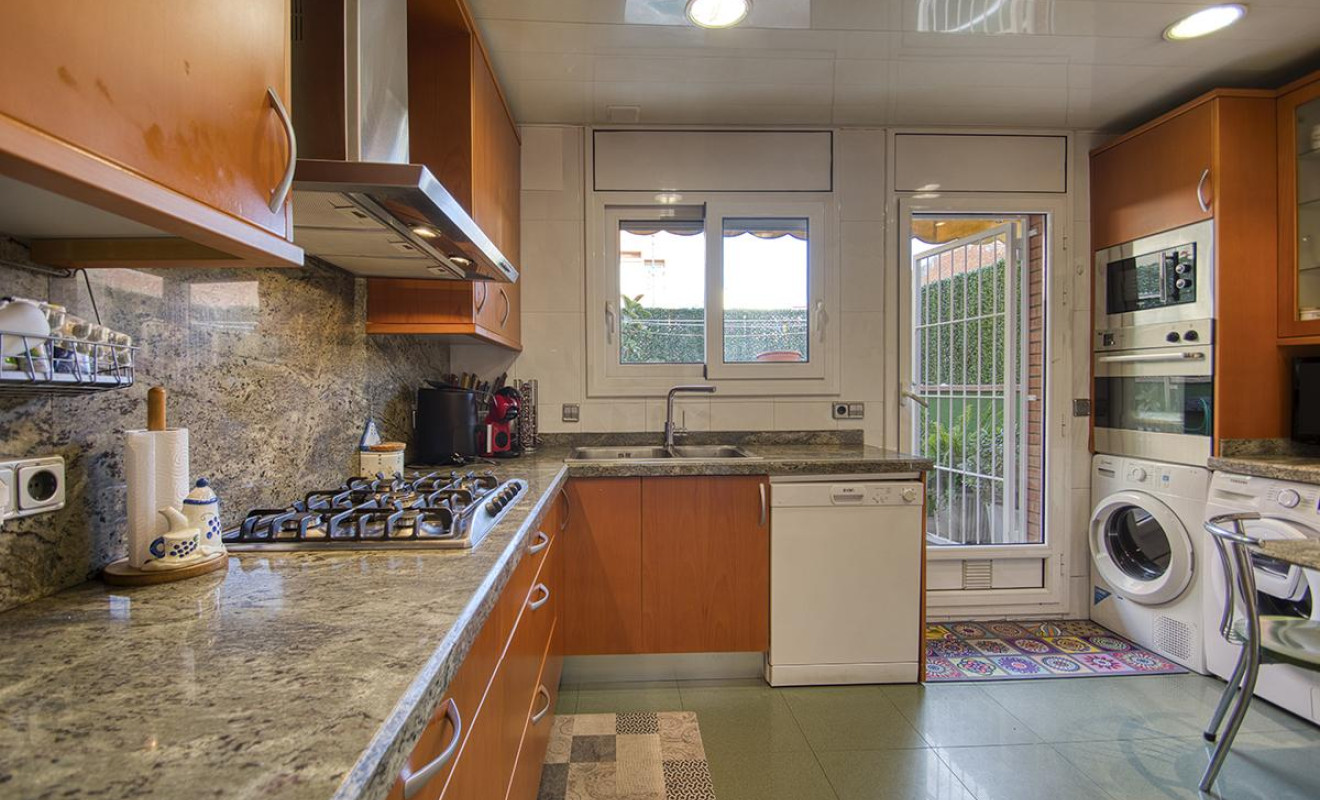 Resale - Villa - Barcelona - Sant Andreu