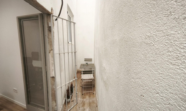 Reventa - Local comercial - Esplugues de Llobregat - La Plana