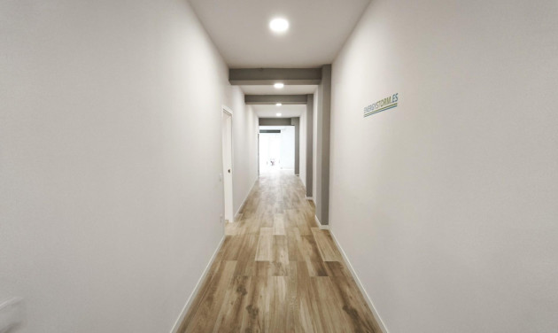 Reventa - Local comercial - Esplugues de Llobregat - La Plana