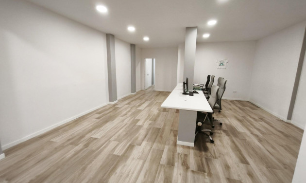 Reventa - Local comercial - Esplugues de Llobregat - La Plana