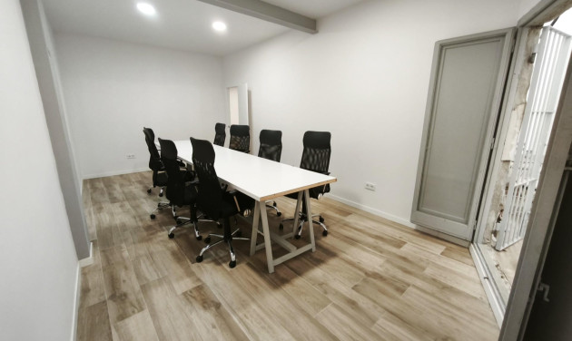 Reventa - Local comercial - Esplugues de Llobregat - La Plana