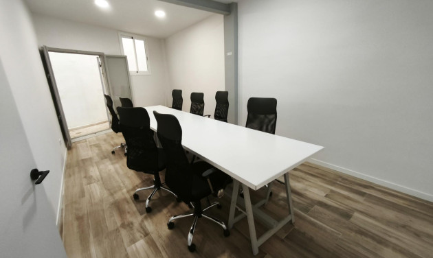 Reventa - Local comercial - Esplugues de Llobregat - La Plana