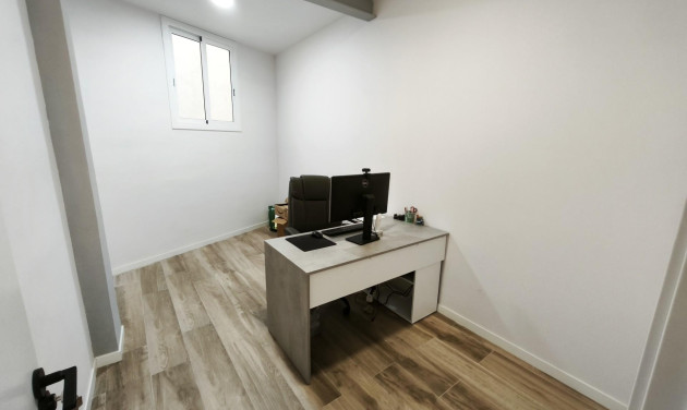 Reventa - Local comercial - Esplugues de Llobregat - La Plana