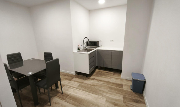 Reventa - Local comercial - Esplugues de Llobregat - La Plana