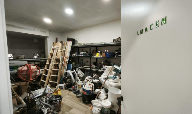 Reventa - Local comercial - Esplugues de Llobregat - La Plana