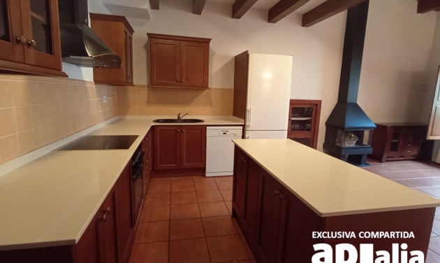 Reventa - Casa de pueblo - Castellar del Vallès