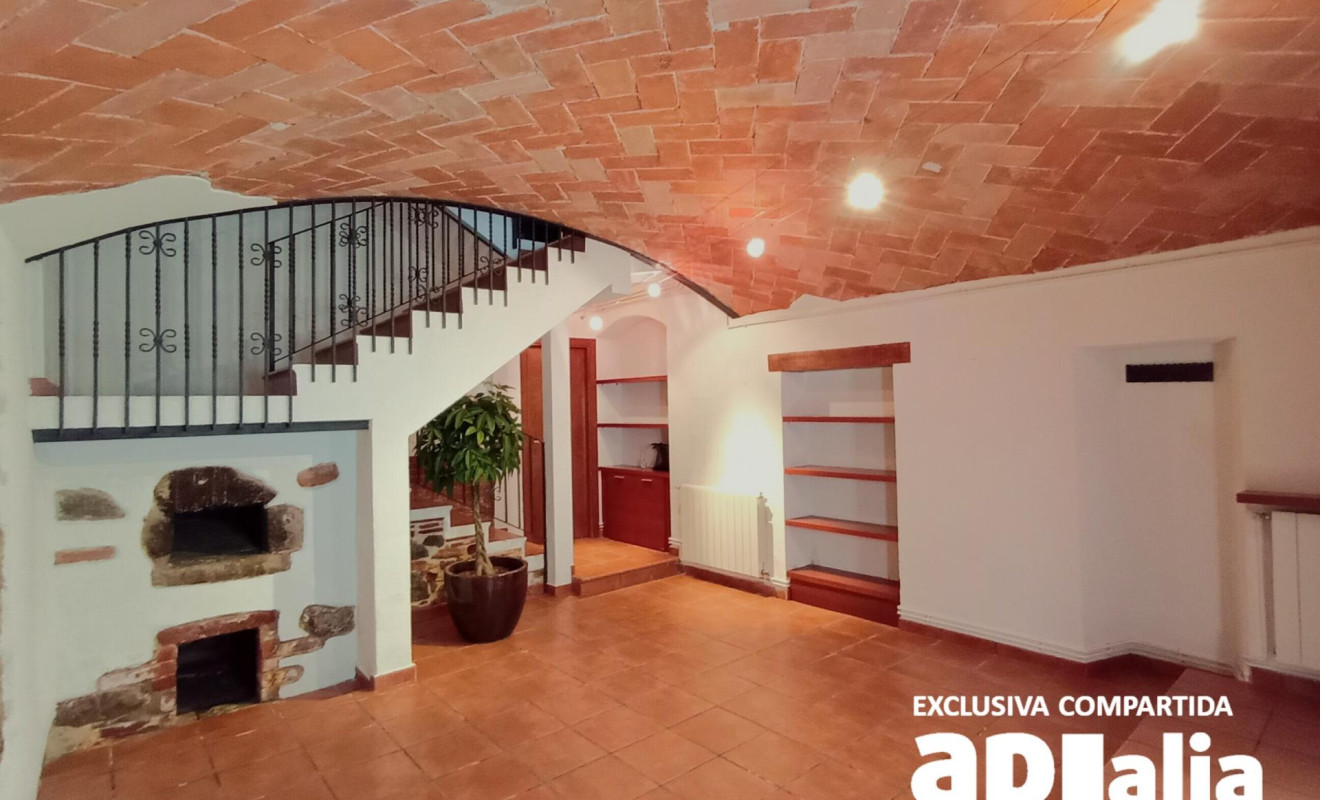 Reventa - Casa de pueblo - Castellar del Vallès