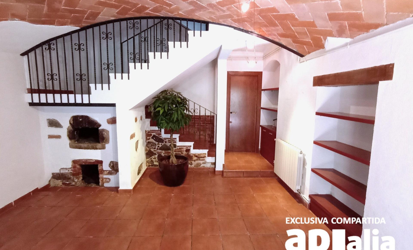 Reventa - Casa de pueblo - Castellar del Vallès