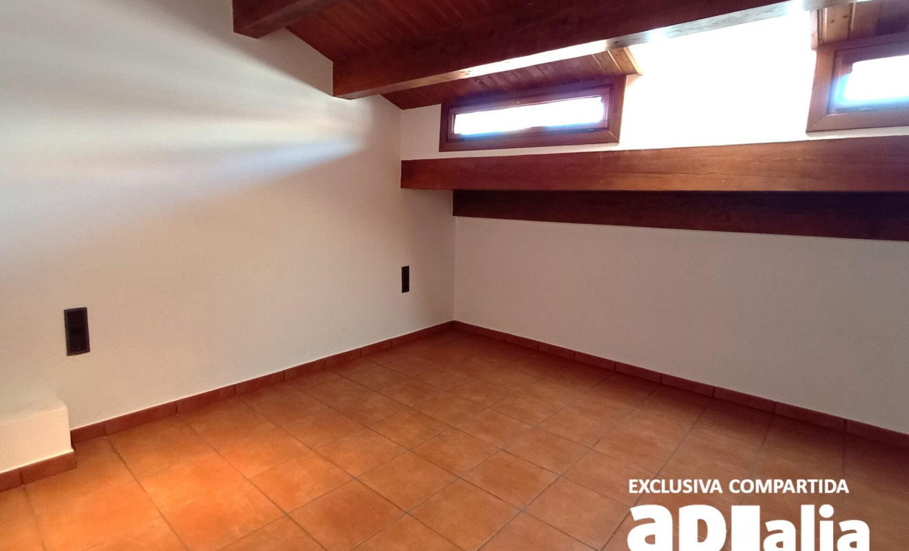 Reventa - Casa de pueblo - Castellar del Vallès