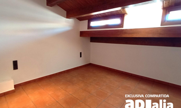 Reventa - Casa de pueblo - Castellar del Vallès