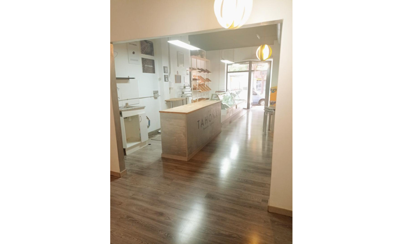 Reventa - Local comercial - Sant Feliu de Llobregat - Mas Lluí