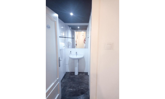Reventa - Local comercial - Sant Feliu de Llobregat - Mas Lluí