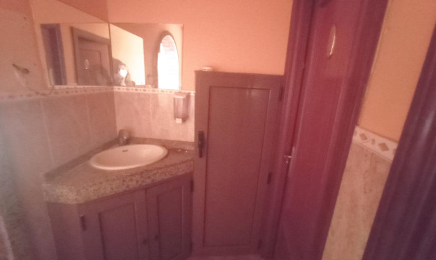 Reventa - Local comercial - Cornellà de Llobregat - Pedró