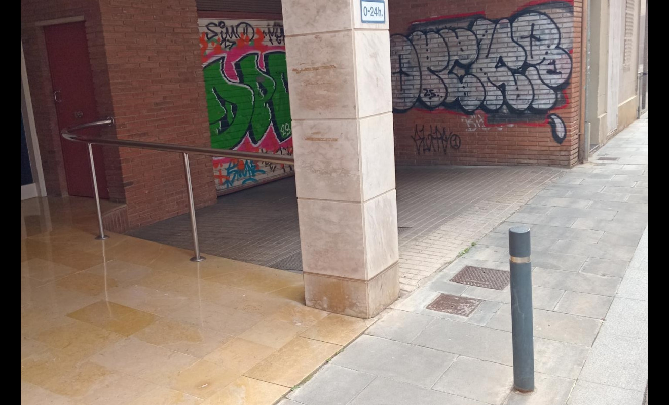 Reventa - Plaza de aparcamiento - Barcelona - Sants - Montjuïc
