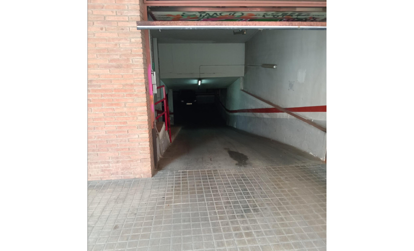 Reventa - Plaza de aparcamiento - Barcelona - Sants - Montjuïc