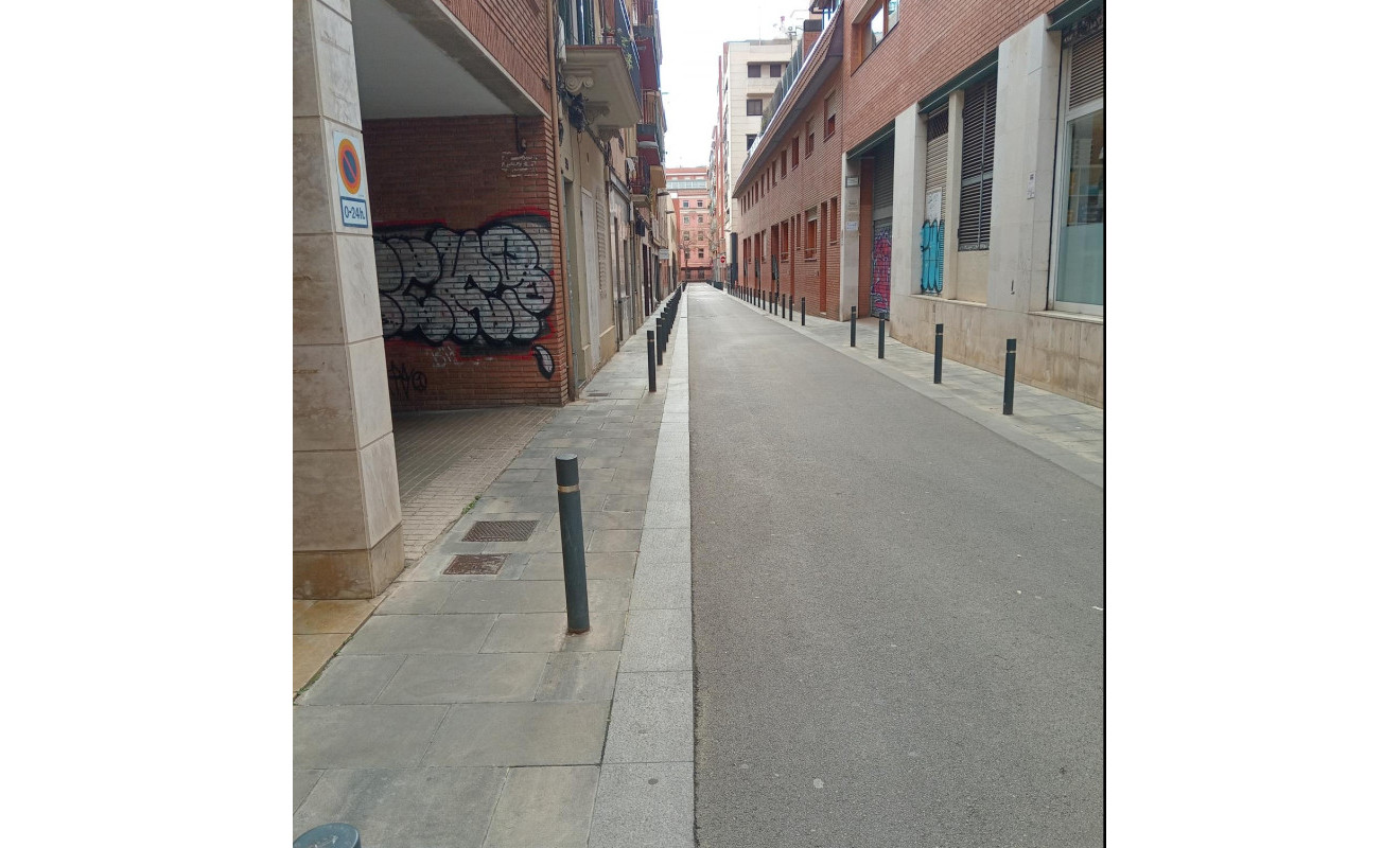 Reventa - Plaza de aparcamiento - Barcelona - Sants - Montjuïc