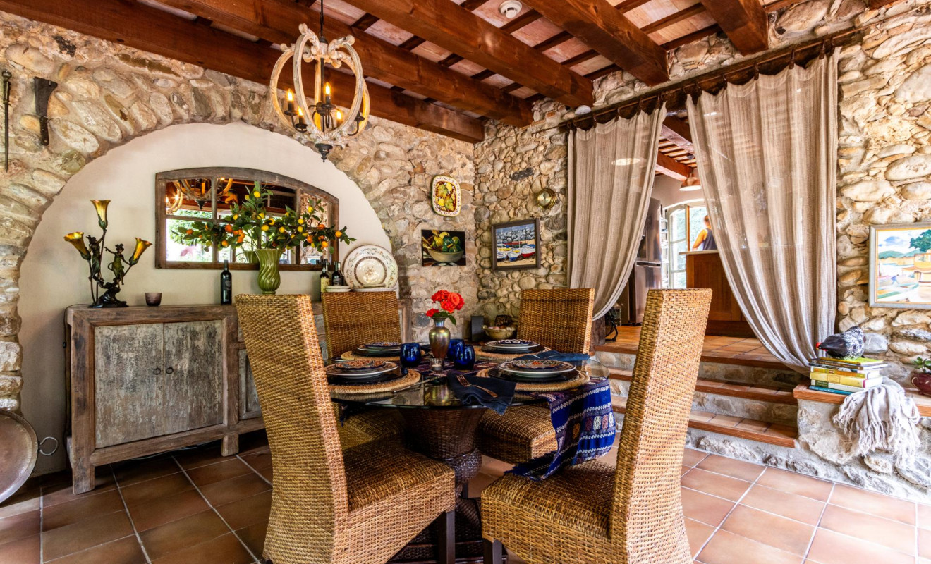 Herverkoop - Boerderijen - Esponellà