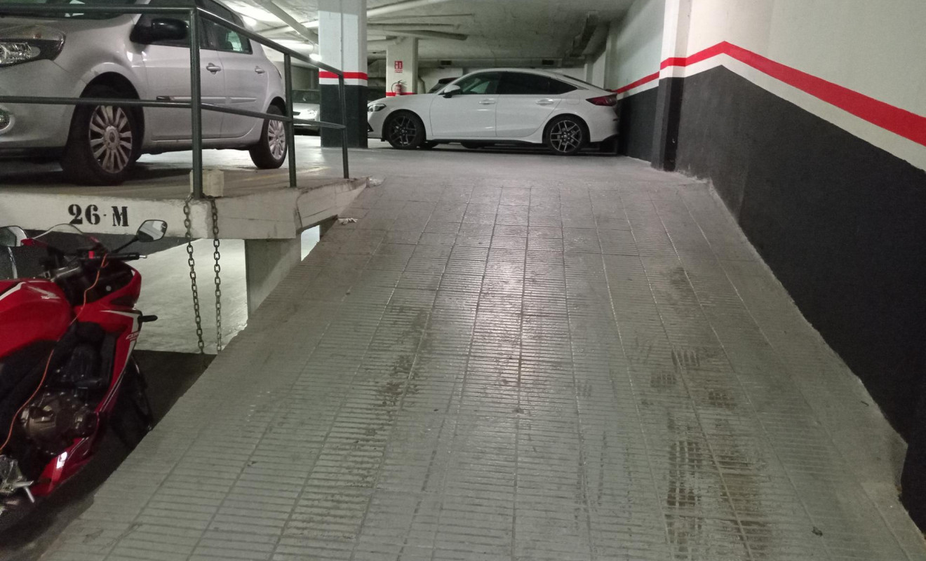 Reventa - Plaza de aparcamiento - Barcelona - Les Corts / Les Corts