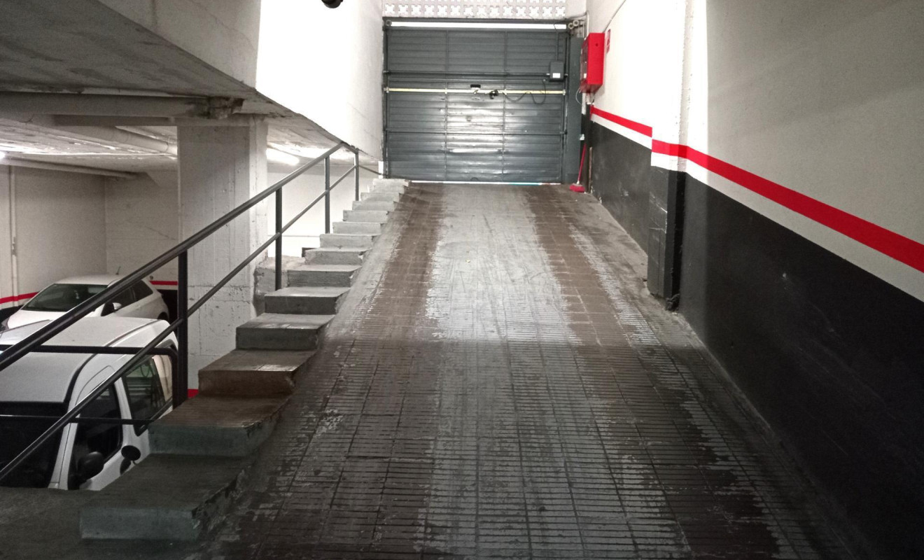 Reventa - Plaza de aparcamiento - Barcelona - Les Corts / Les Corts