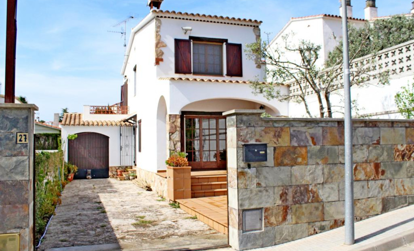 Resale - Villa - Escala, L