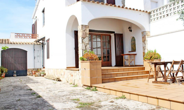 Resale - Villa - Escala, L