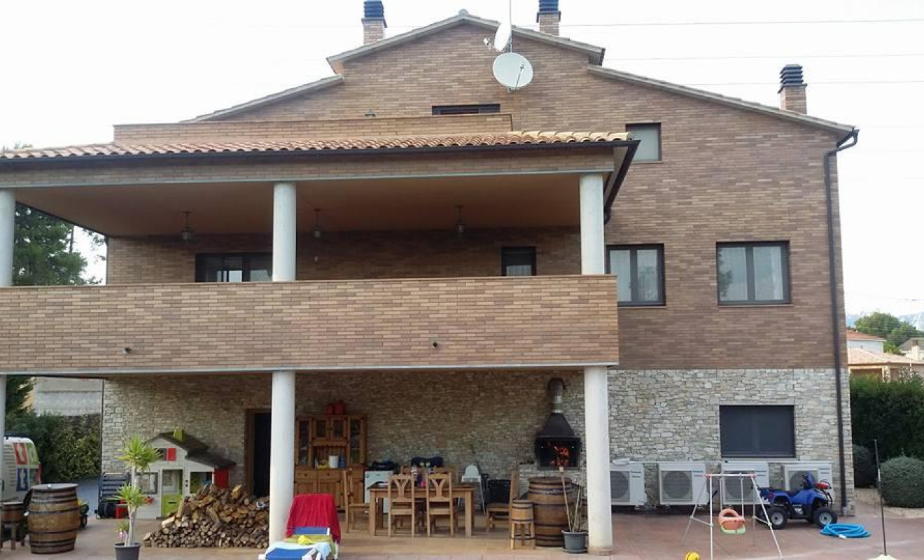 Resale - Villa - Piera