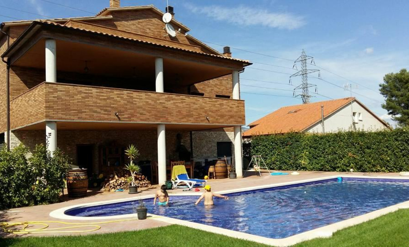 Resale - Villa - Piera