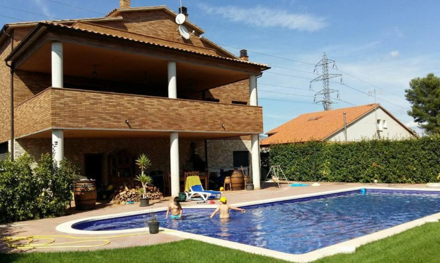 Resale - Villa - Piera