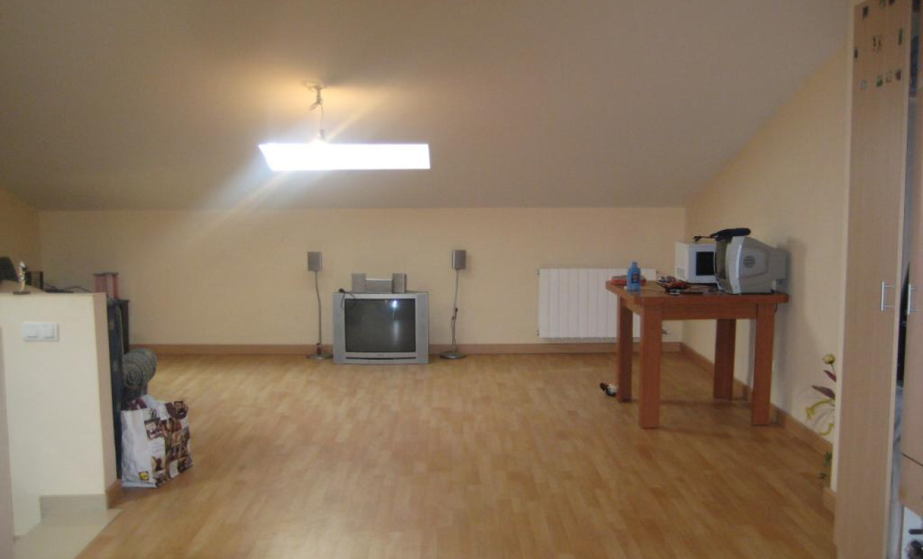 Resale - Unifamiliar adosada - Pla de Santa Maria, El