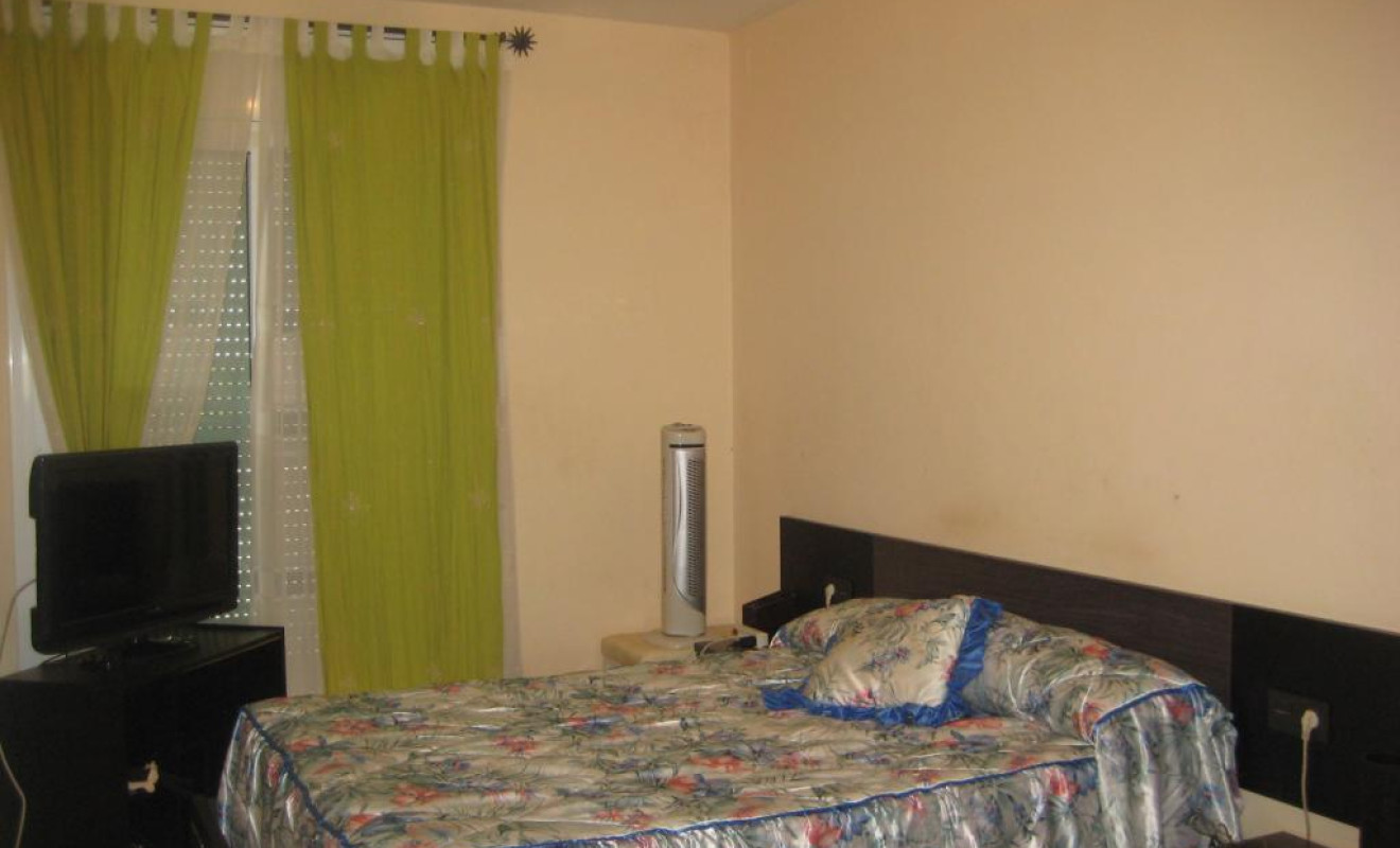 Resale - Unifamiliar adosada - Pla de Santa Maria, El