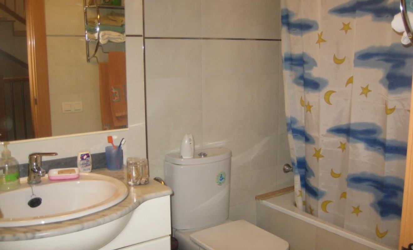 Resale - Unifamiliar adosada - Pla de Santa Maria, El