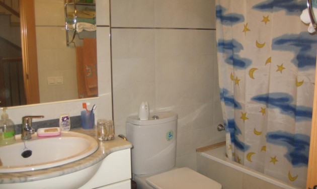 Resale - Unifamiliar adosada - Pla de Santa Maria, El