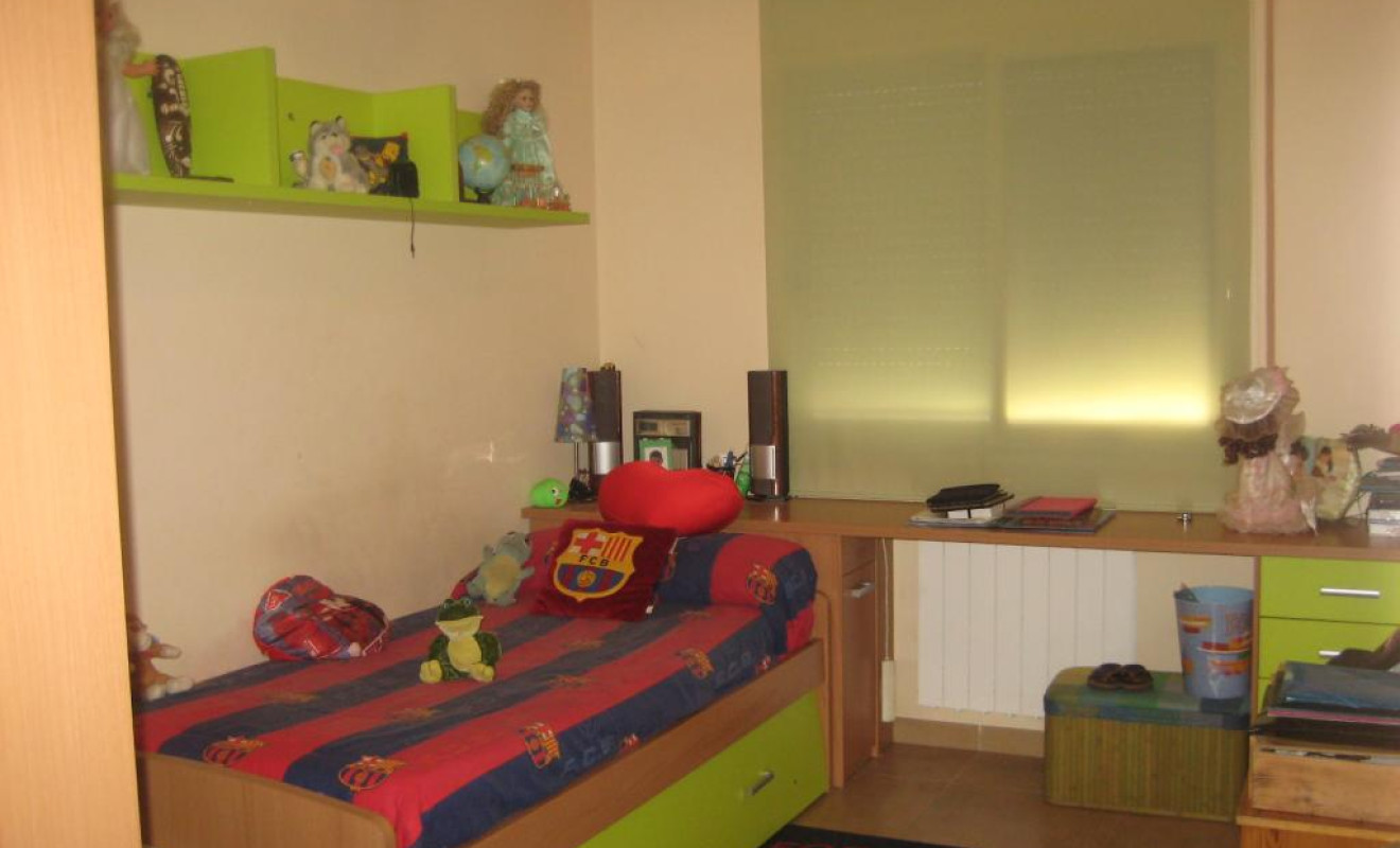 Resale - Unifamiliar adosada - Pla de Santa Maria, El