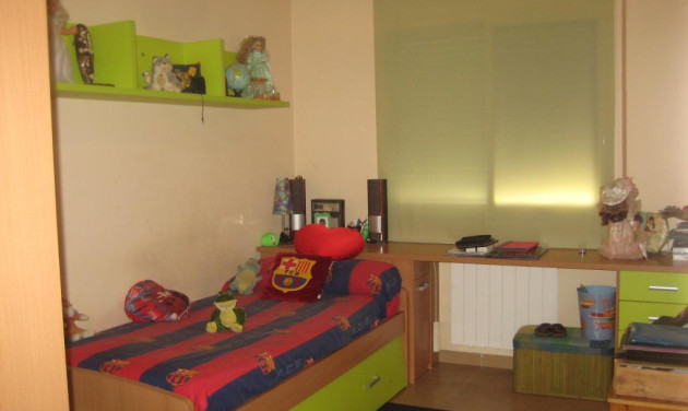 Resale - Unifamiliar adosada - Pla de Santa Maria, El