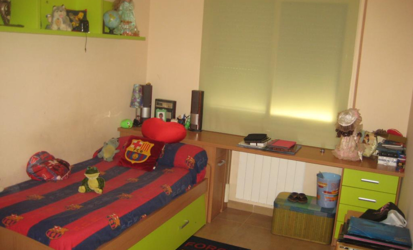 Resale - Unifamiliar adosada - Pla de Santa Maria, El