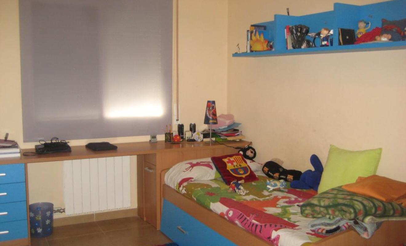 Resale - Unifamiliar adosada - Pla de Santa Maria, El