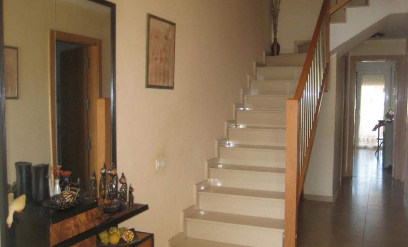 Resale - Unifamiliar adosada - Pla de Santa Maria, El