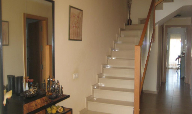 Resale - Unifamiliar adosada - Pla de Santa Maria, El