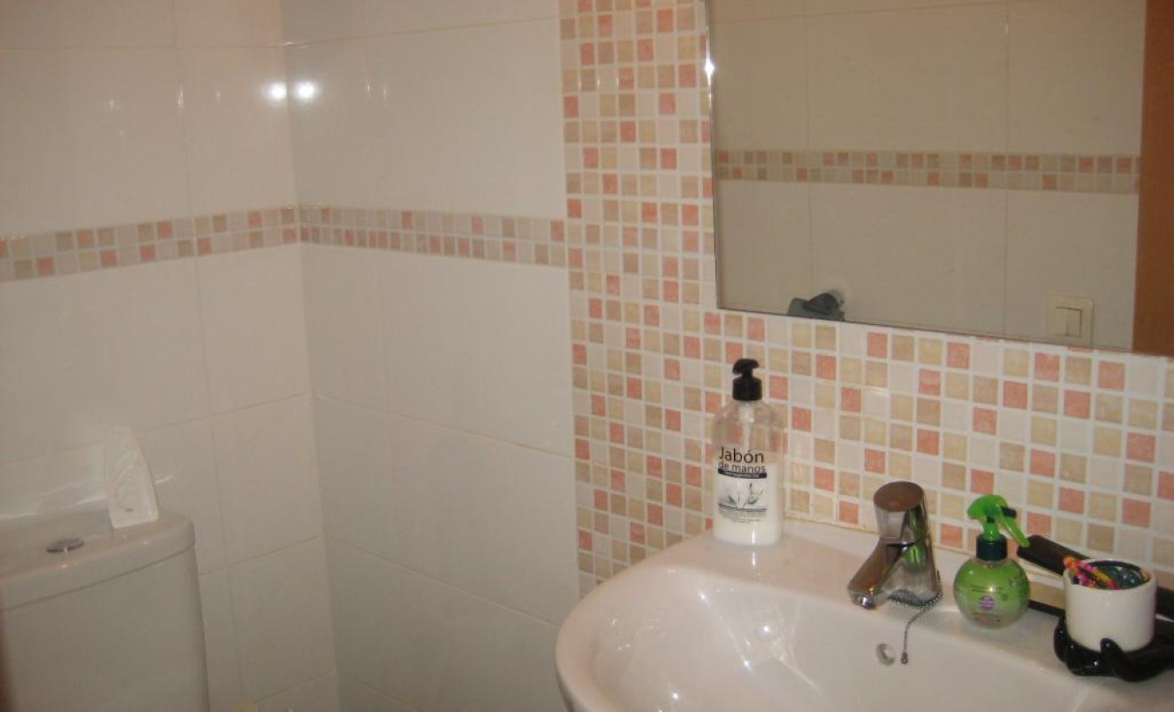 Resale - Unifamiliar adosada - Pla de Santa Maria, El