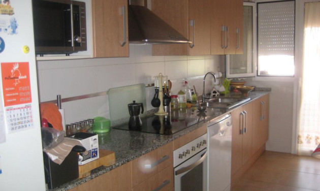 Resale - Unifamiliar adosada - Pla de Santa Maria, El