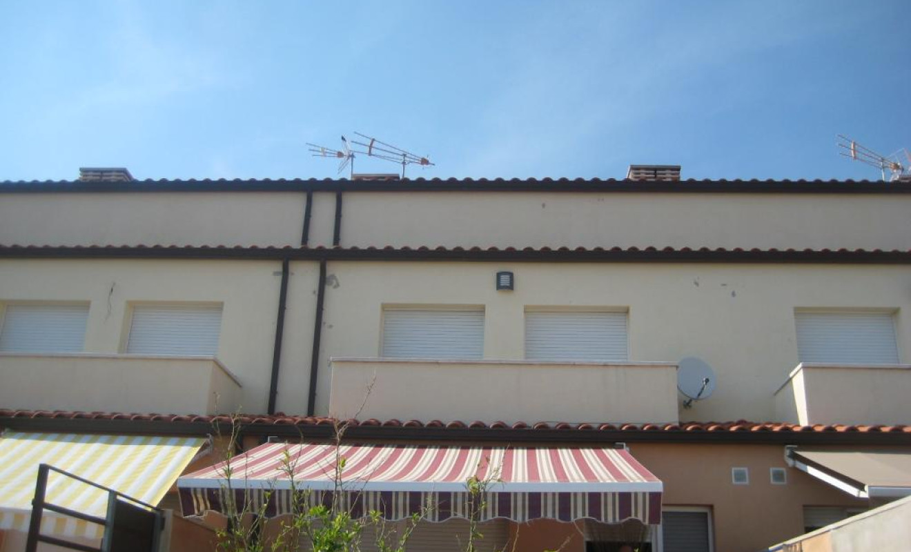 Resale - Unifamiliar adosada - Pla de Santa Maria, El