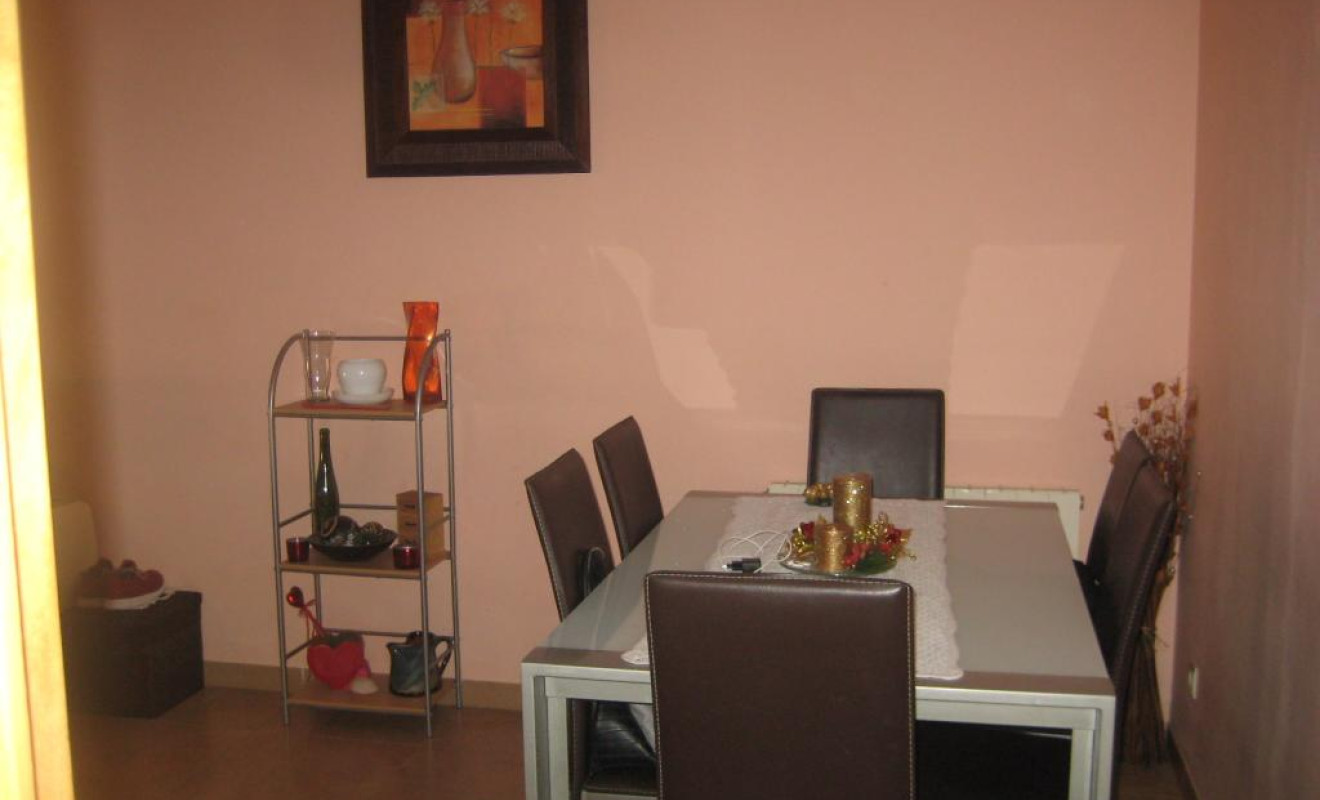 Resale - Unifamiliar adosada - Pla de Santa Maria, El