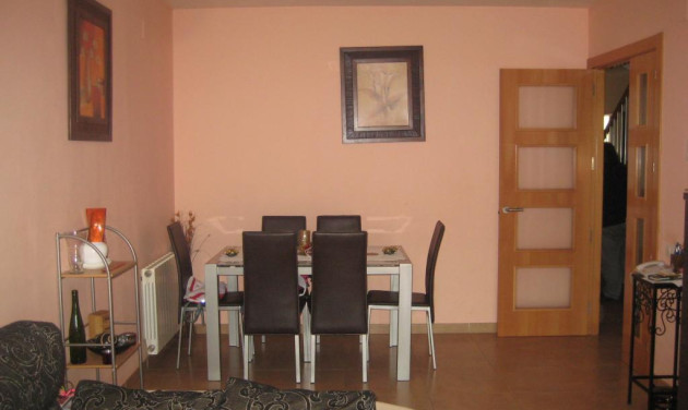 Resale - Unifamiliar adosada - Pla de Santa Maria, El