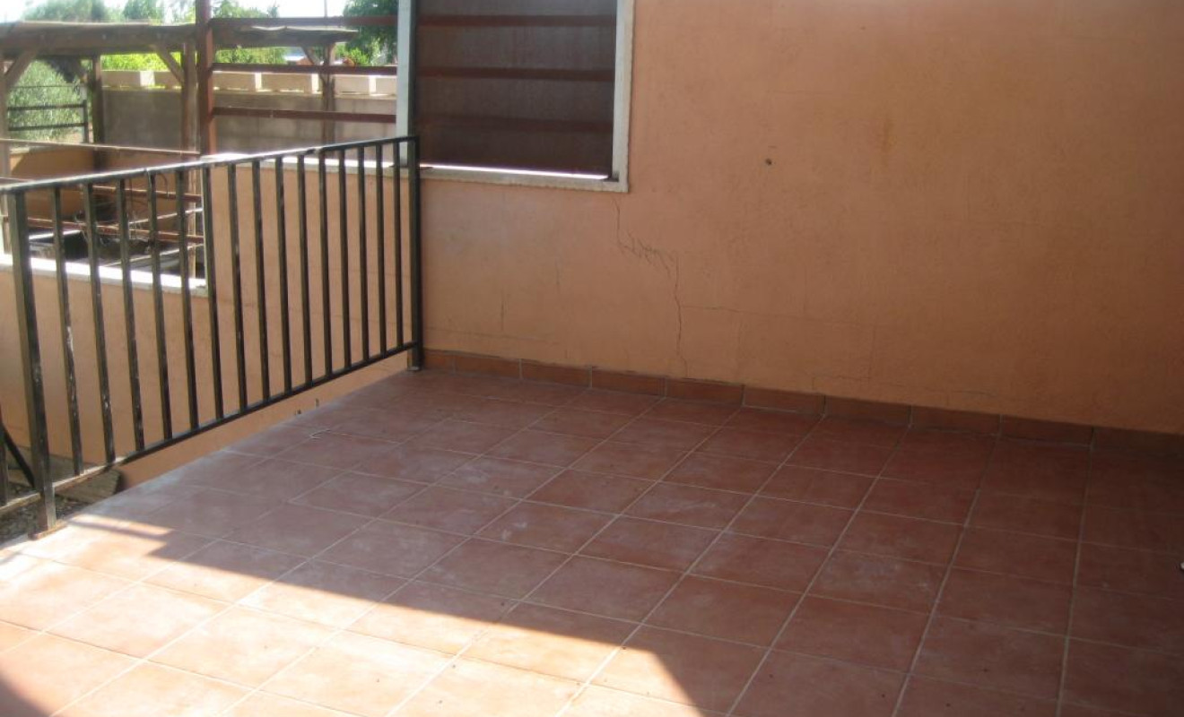 Resale - Unifamiliar adosada - Pla de Santa Maria, El