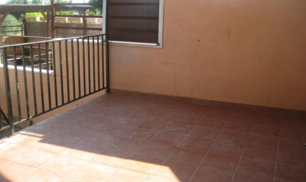 Resale - Unifamiliar adosada - Pla de Santa Maria, El