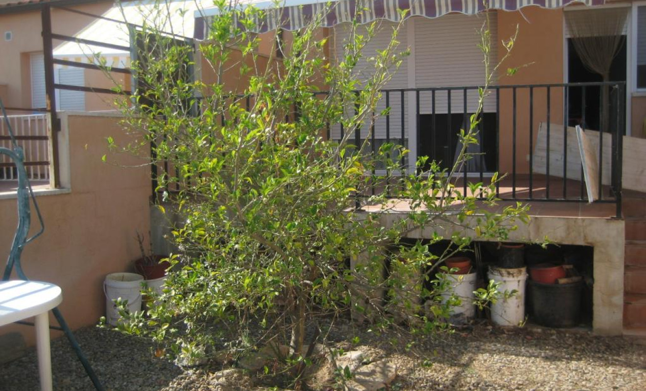 Resale - Unifamiliar adosada - Pla de Santa Maria, El